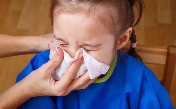浩恩健康學堂第十六期 | 過敏性鼻炎高發期，我們該如何來正確應對？